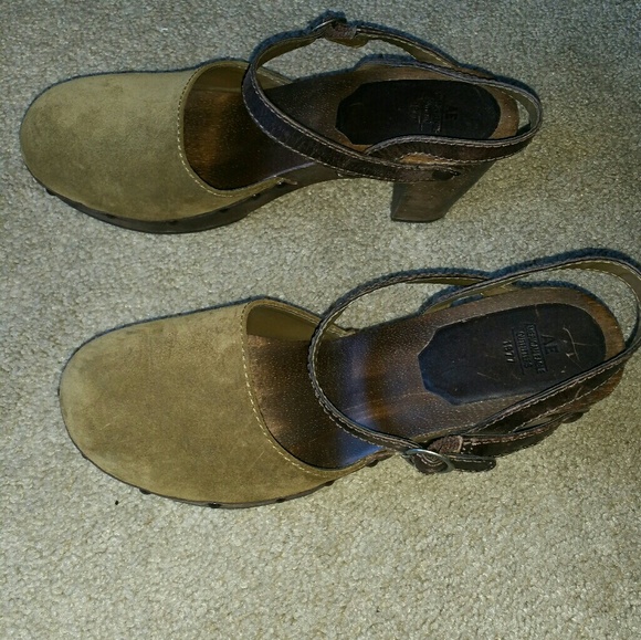 Shoes - Picture 4 of 5